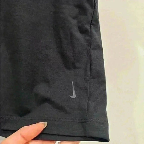 NWT NIKE Yoga Dri-FIT Metallic
Trim Top Sz M or L - Picture 7 of 10